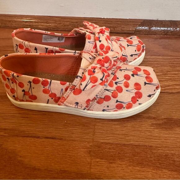 TOMS Sneakers Cherry Print Bow Toms sz 11 Sneakers - Picture 4 of 9